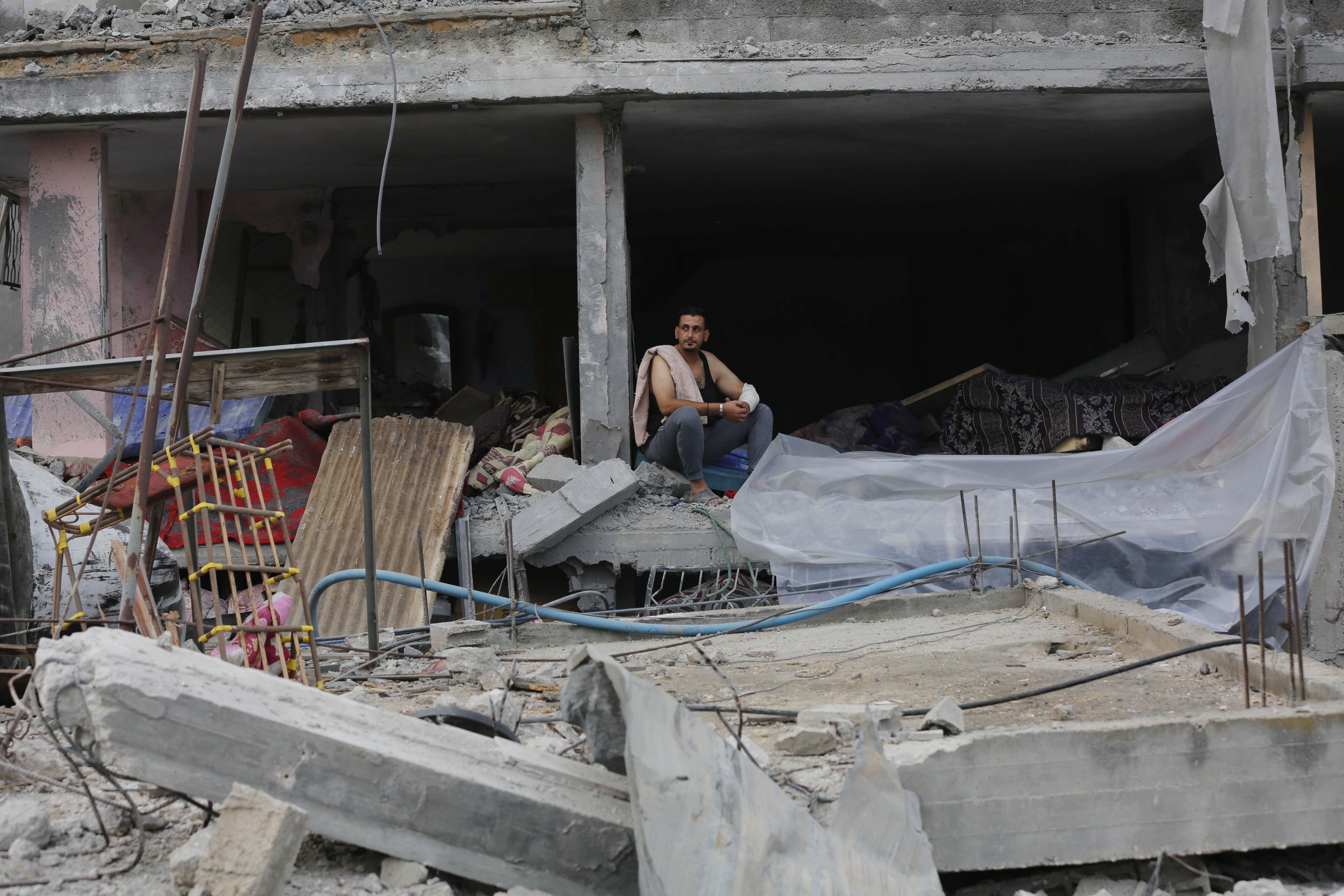 شاهد صورا لآثار الدمار والخراب في غزة بعد قصفها