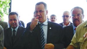 مصادر: المبعوث الأممي يفشل في إقناع طرفي الانقلاب بتسمية ممثليهم في اللجنة العسكرية والأمنية