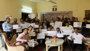 وقفة احتجاجية ينفذها طلاب اليمن في السودان ويلوحون بالاعتصام داخل مبنى السفارة