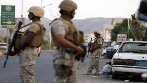 الحرب الباردة بين الإمارات والحكومة تلقي بظلالها على الوضع المعيشي للمواطنين في عدن