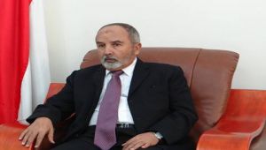 اليدومي يطالب الشرعية بإعادة النظر في خطط إدارة المعركة في تعز
