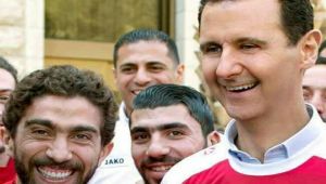 ضحكة فراس الخطيب مع الأسد.. هكذا انقلب على تغريداته