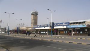 "الحوثيون" يعلنون توقف حركة الملاحة بمطار صنعاء جراء غارتين للتحالف