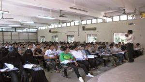 "التعليم العالي" تعلن توقيف برامج الدبلومات في الجامعات الحكومية