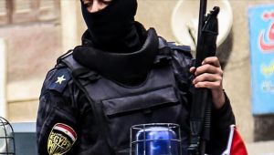 مصريون يحاولون "اقتحام" مقر شرطة بالقاهرة عقب وفاة محتجز
