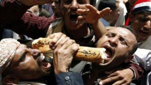 ثورة جياع.. من المسؤول عن تدهور الاقتصاد والوضع المعيشي في اليمن؟