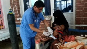 وباء الكوليرا لا يميز بين الأطباء والمرضى في اليمن