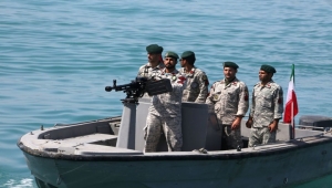 عسكري إيراني: سنغرق سفن أمريكا الحربية بـ"أسلحة سرية"