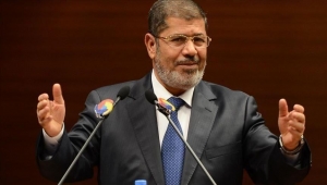 نجل "مرسي" يدعو الحجاج للدعاء لوالده يوم عرفة