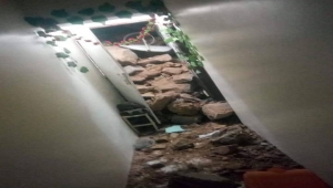 تضرر ثلاثة منازل في عدن بانهيار صخري