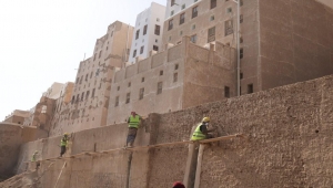 حضرموت.. السلطة المحلية تطلق مشروعا لتأهيل 40 منزلاً في شبام