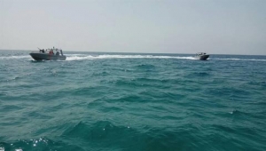 التحالف يعلن إحباط هجوم حوثي جنوب البحر الأحمر وتدمير زورق مفخخ