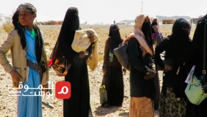 التيه والشتات في الصحراء.. مأساة النازحين وأطفالهم بمأرب جراء هجوم الحوثي (تقرير)