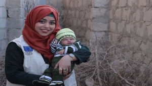 "بشرى الأغبري" طبيبة يمنية تركت عائلتها للكفاح من أجل صحة المرأة (ترجمة خاصة)