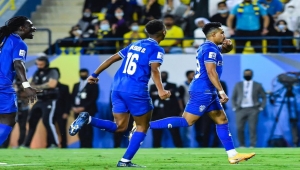 الهلال يقهر النصر بثنائية ويعبر إلى نهائي آسيا