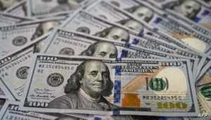 "بلومبيرغ": قوة الدولار أحدثت فوضى عالمية.. هل يتم كسره؟