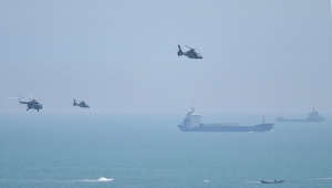 أمريكا تعتزم إجراء عمليات عبور بحرية وجوية بمضيق تايوان