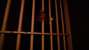 منظمتان حقوقيتان تدعوان "مجلس القيادة" بتوجيه الانتقالي بإطلاق جميع المحتجزين وإغلاق  السجون