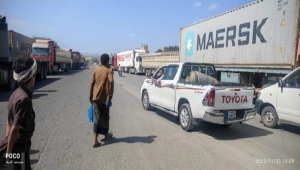 الحوثيون يواصلون احتجاز عشرات الشاحنات القادمة من عدن جنوبي تعز
