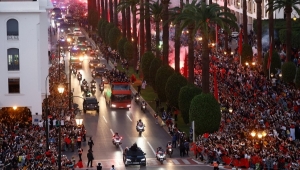 منتخب المغرب يطوف شوارع الرباط بعد إنجازه التاريخي في مونديال قطر