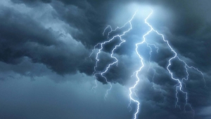 تعز.. وفاة وإصابة خمسة أشخاص بصاعقة رعدية