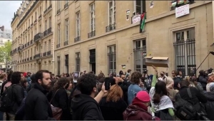 طلبة يتظاهرون في باريس دعما لفلسطين ضد الاحتلال الإسرائيلي