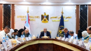 الانتقالي يقر بفشله وعجزه من انقاذ عدن ويحمل المجلس الرئاسي والحكومة مسؤولية انهيار الخدمات