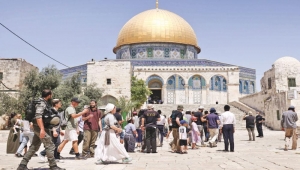 مستعمرون يقتحمون باحات المسجد الأقصى