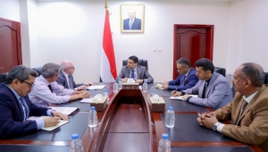 بن مبارك يوجه بسرعة بدء تدشين الرحلات التجارية الى مطار المخا