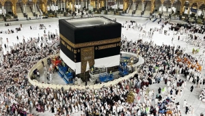 رفع كسوة الكعبة إستعداداً لموسم الحج