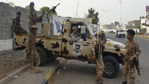 عدن.. مليشيا الانتقالي تمنع دخول محامية لعدن بذريعة سفرها دون "محرم"