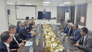 البنك المركزي يبحث مع سفراء الاتحاد الأوروبي جهود نقل البنوك إلى عدن