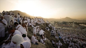 مكة.. بدء توافد حجاج البيت الحرام إلى صعيد عرفات