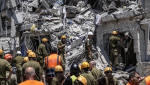 بلدية "بات يام" الإسرائيلية: سنهدم 22 مبنى بسبب أضرار صاروخ إيران