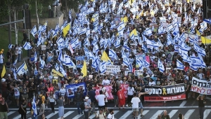 آلاف الإسرائيليين يتظاهرون للمطالبة بإعادة الأسرى من غزة