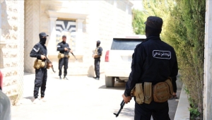 سوريا.. العثور على مستودع أسلحة بمزرعة أحد فلول نظام الأسد