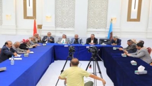 قرارات حزب المؤتمر بصنعاء.. هل انحراف عن المسار أم تجريف حوثي ممنهج؟ (تقرير)