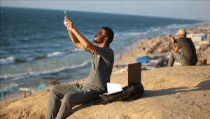 إسرائيل تعمق عزلة غزة بقطع الإنترنت لليوم الثاني