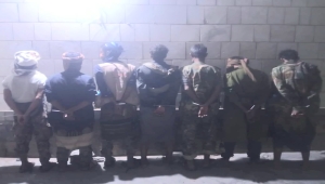 أمن أبين يلقي القبض على قائد نقطة مع أفراده بعد اعتداء طال سائق مصري لشاحنة نقل ثقيل