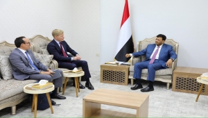 خلال لقائه غروندبرغ.. العليمي يؤكد دعم جهود السلام وفقا للمرجعيات الثلاث