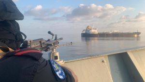 شركة أمبري : عدم الاستقرار في اليمن يؤجج أعمال القرصنة ويثير القلق بأحد أكثر ممرات الشحن ازدحامًا في العالم