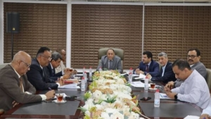 عدن.. لجنة تنظيم الواردات تشدد على التزام البنوك وشركات الصرافة بالتدابير التنظيمية