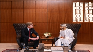 غروندبرغ يلتقي وزير خارجية عمان لبحث جهود السلام في اليمن