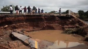 جنوب أفريقيا تعلن حالة الكارثة الوطنية بعد فيضانات مدمرة