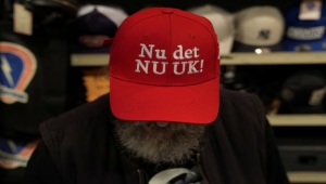 قبعات حمراء تصبح رمزا لتحدي تهديد ترامب بشأن جرينلاند