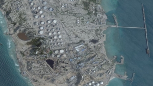 إيران تتحدى ترامب بعد تهديده بقصف شبكة النفط في جزيرة خرج