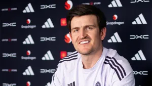 مانشستر يونايتد يجدد عقد مدافعه الدولي هاري ماغواير