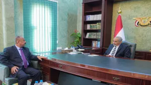 الصبيحي يلتقي وزير النقل ويوجه برفع جاهزية المواني اليمنية وتقديم التسهيلات