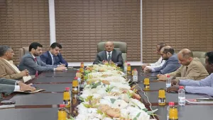 المحافظ يلتقي مسؤولي البنوك التجارية لتسهيل حركة التعاملات المالية بين اليمن والعالم الخارجي