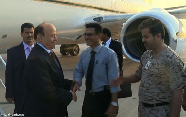 شاهد : أولى صور وصول الرئيس هادي إلى عدن (صور حديثة)